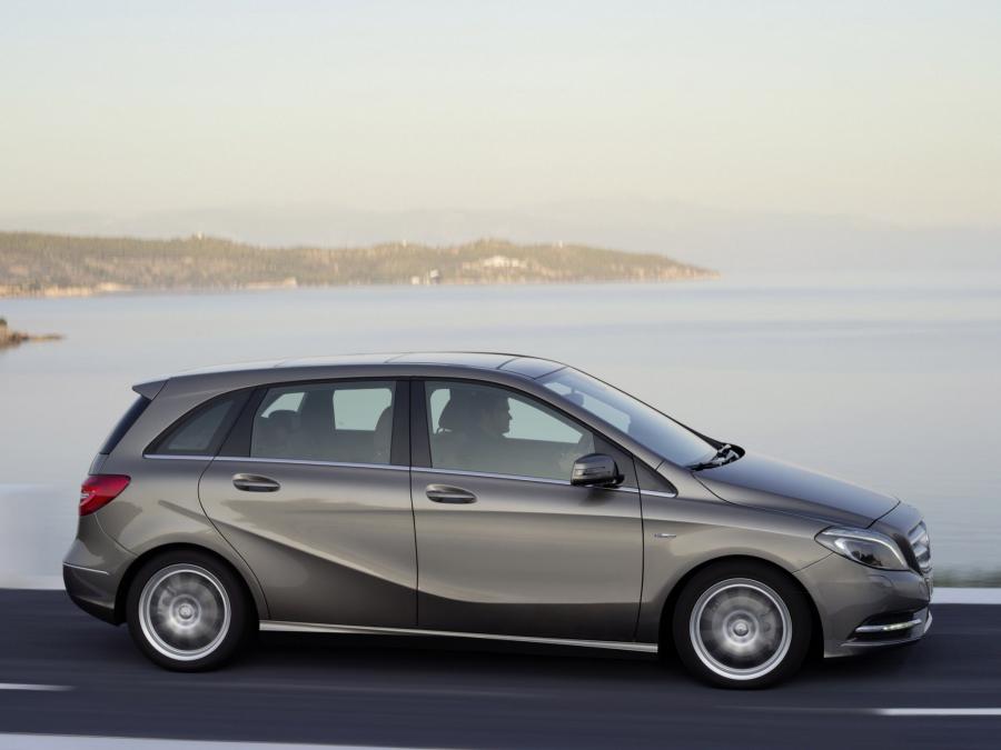  Mercedes-Benz B180 CDI BlueEFFICIENCY 2011 года  (фото 2 из 21)